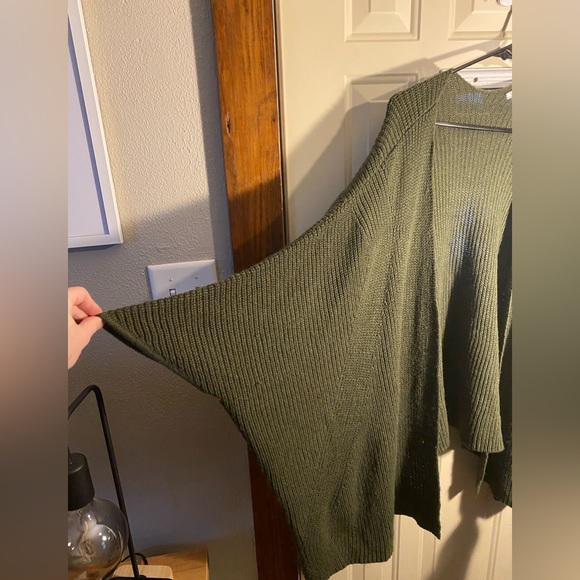 Sweater Shall - Picture 2 of 3